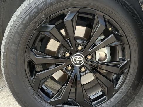 Used 2025 Toyota RAV4 XSE AWD/4WD image 11