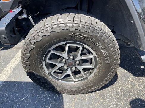 Used 2024 Jeep Gladiator Rubicon AWD/4WD image 2