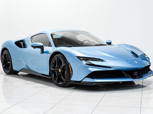 Used 2022 Ferrari SF90 Spider image 4