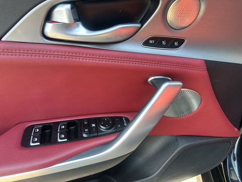 Used 2018 Kia Stinger GT2 AWD/4WD image 15