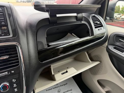 Used 2019 Dodge Grand Caravan SXT FWD image 22