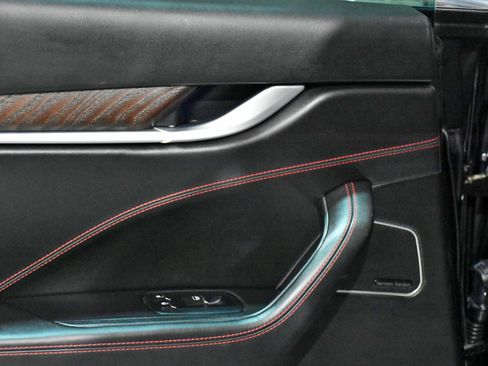 Used 2017 Maserati Levante Base image 36