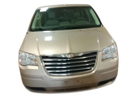 Used 2009 Chrysler Town & Country LX FWD image 9