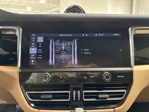 Used 2025 Porsche Macan image 31