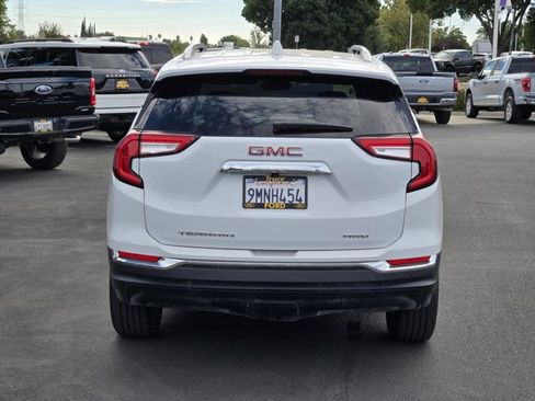 Used 2024 GMC Terrain SLT AWD/4WD image 5