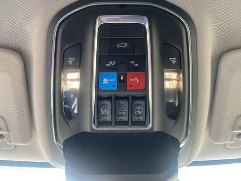 Used 2023 Jeep Grand Cherokee L Limited AWD/4WD image 23