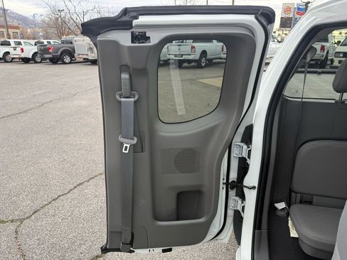 Used 2019 Nissan Frontier S image 29