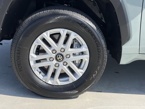 Used 2025 Toyota Tundra SR5 AWD/4WD image 8