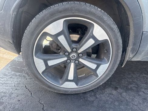 Used 2019 Volvo XC40 T5 Momentum image 6