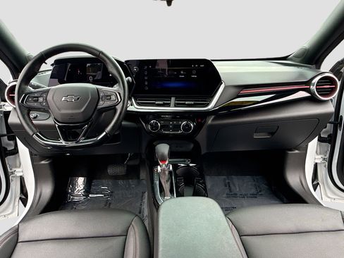 Used 2024 Chevrolet Trax RS w/ Driver Confidence Package FWD image 3