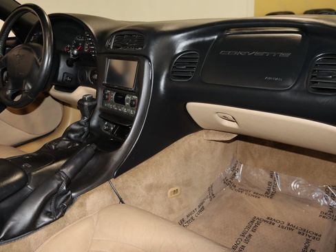 Used 2004 Chevrolet Corvette w/ Preferred Equipment Group image 50