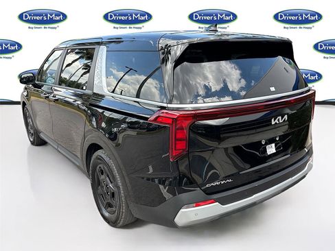 Used 2025 Kia Carnival FWD image 5