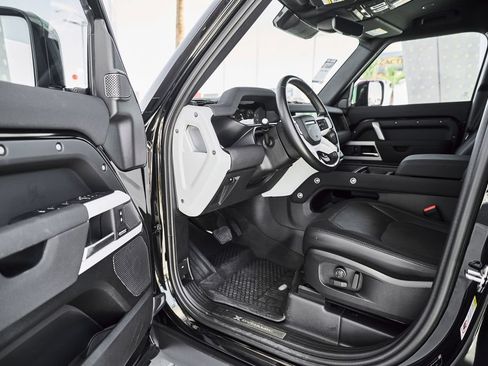 Used 2023 Land Rover Defender 110 X-Dynamic SE AWD/4WD image 18