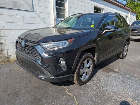 Used 2021 Toyota RAV4 XLE Premium AWD/4WD image 3