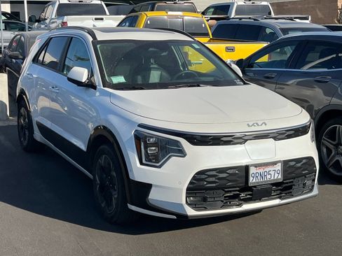 Used 2024 Kia Niro Wave FWD image 2