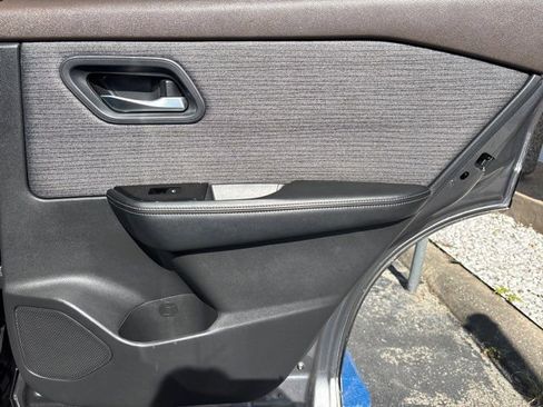 Used 2022 Nissan Rogue SV image 49