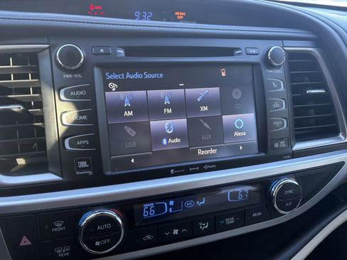 Used 2018 Toyota Highlander Limited image 12