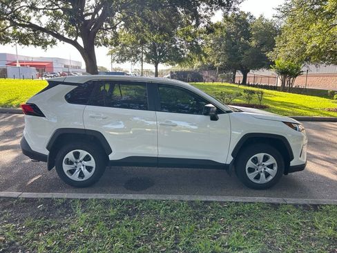 Used 2024 Toyota RAV4 LE FWD image 7