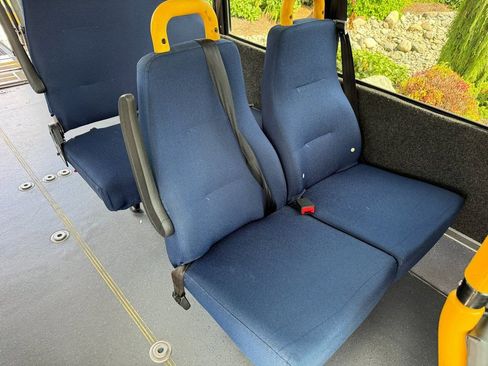 Used 2014 Chevrolet Express 3500 image 19