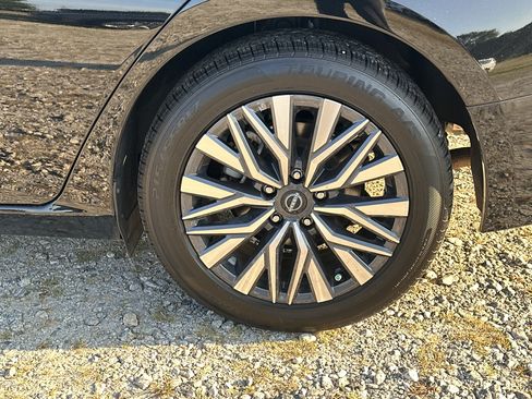 Used 2025 Nissan Altima 2.5 SV FWD image 19