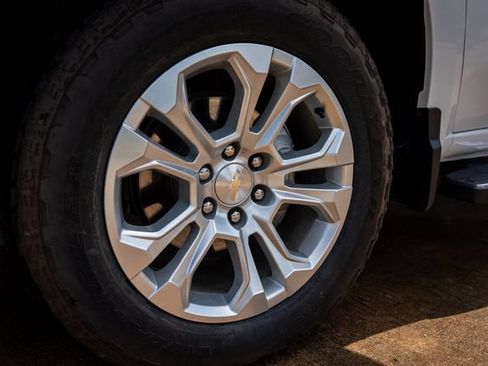 Used 2024 Chevrolet Silverado 1500 LTZ AWD/4WD image 14