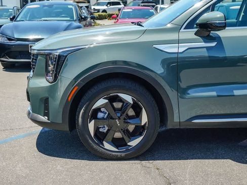 Certified 2025 Kia Sorento EX AWD/4WD image 9