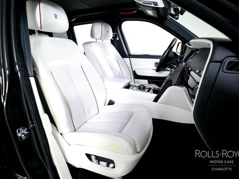 Used 2021 Rolls-Royce Cullinan Black Badge AWD/4WD image 36