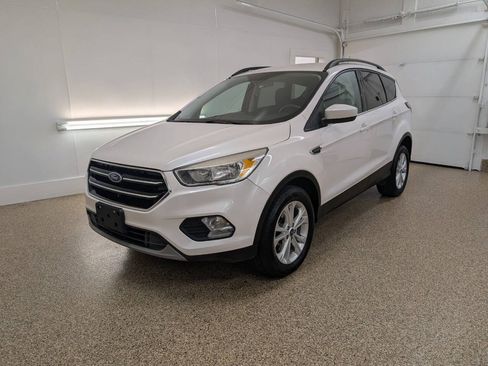 Used 2018 Ford Escape SE AWD/4WD image 2