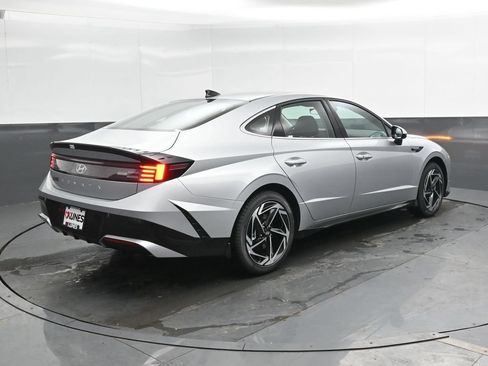New 2026 Hyundai Sonata SEL FWD image 2