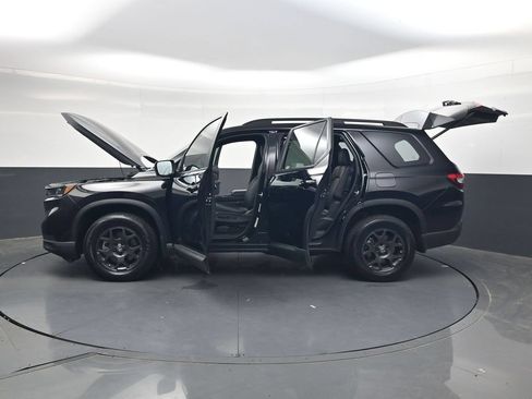 Certified 2023 Honda Pilot TrailSport image 40