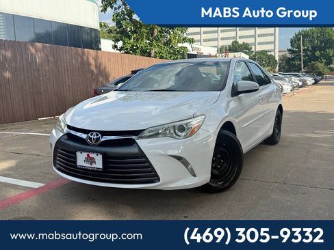Used 2015 Toyota Camry LE FWD image 1