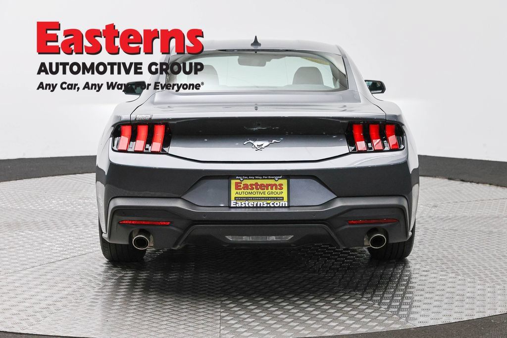Used 2025 Ford Mustang Coupe RWD image 8