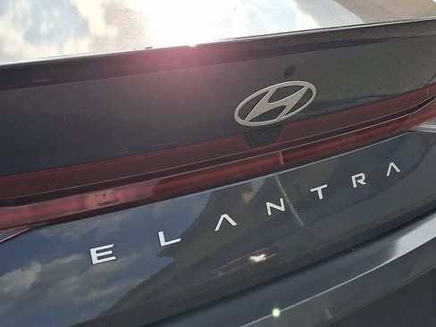 Used 2025 Hyundai Elantra SEL FWD image 30