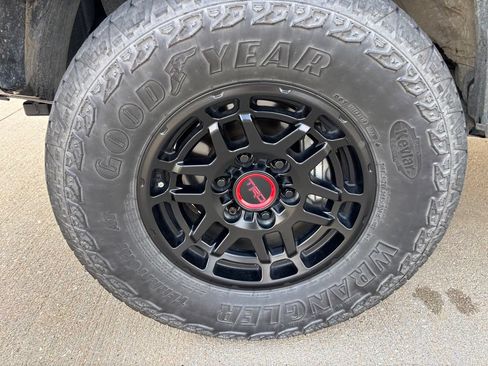 Used 2023 Toyota Tacoma TRD Pro AWD/4WD image 9