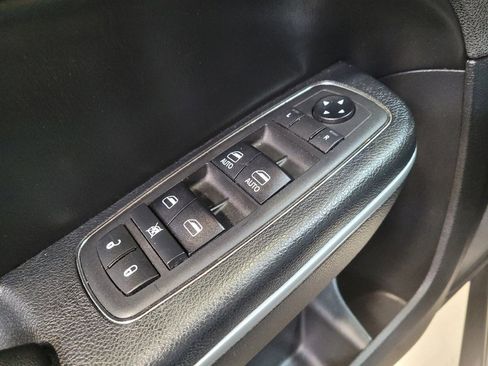 Used 2019 Chrysler 300 Limited RWD image 27
