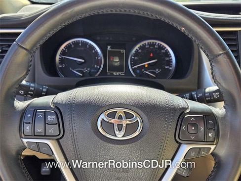 Used 2019 Toyota Highlander XLE image 28