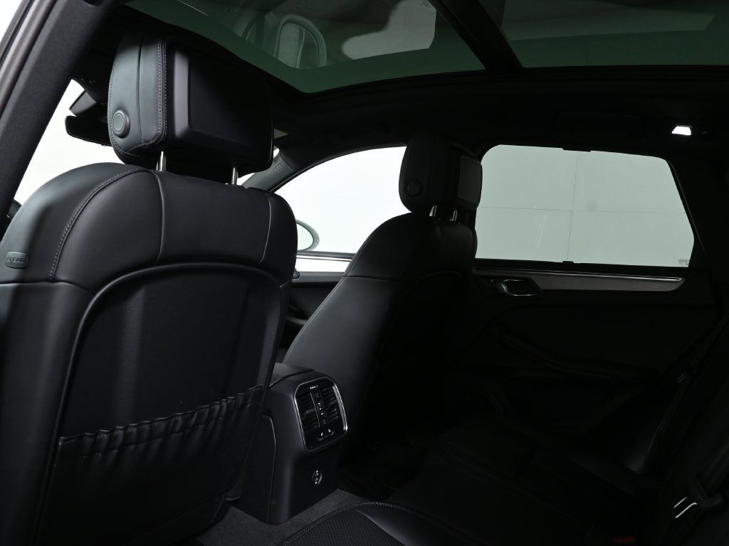 Used 2026 Porsche Macan AWD/4WD image 8