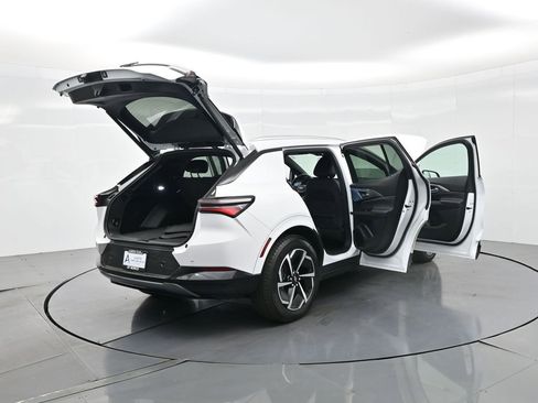 Used 2025 Chevrolet Equinox EV LT w/ Convenience Package image 36