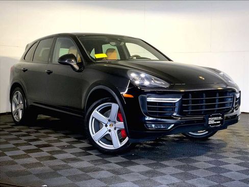 Used 2015 Porsche Cayenne Turbo image 9