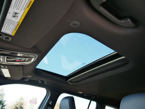 New 2025 Jeep Grand Cherokee Laredo image 4