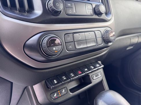 Used 2022 Chevrolet Colorado ZR2 w/ ZR2 Dusk Special Edition image 17