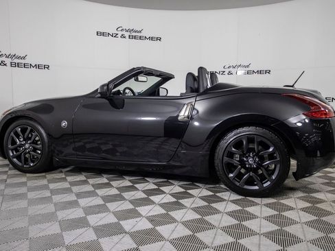 Used 2018 Nissan 370Z Touring RWD image 14