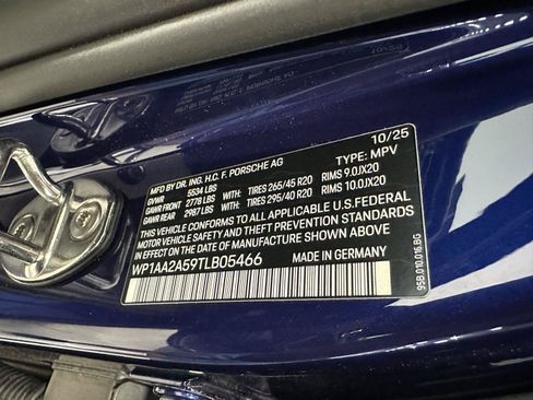 Certified 2026 Porsche Macan AWD/4WD image 18