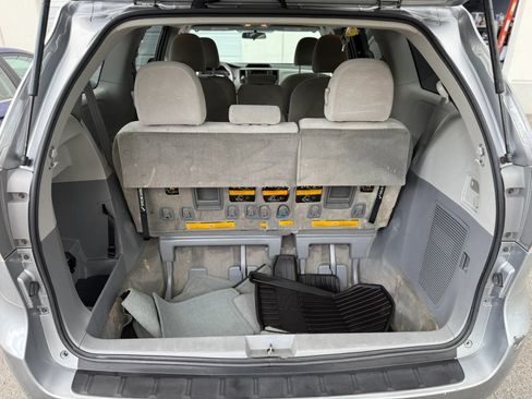Used 2012 Toyota Sienna LE FWD image 24