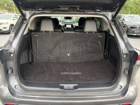 Used 2023 Toyota Highlander XLE AWD/4WD image 27
