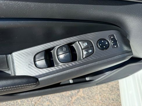 Used 2024 Nissan Altima 2.5 SV image 12