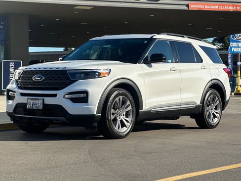 Used 2023 Ford Explorer XLT w/ Equipment Group 202A image 9