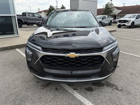 Used 2025 Chevrolet Trax LT FWD image 9