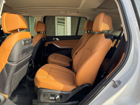 Used 2024 BMW X7 xDrive40i w/ Climate Comfort Package image 14