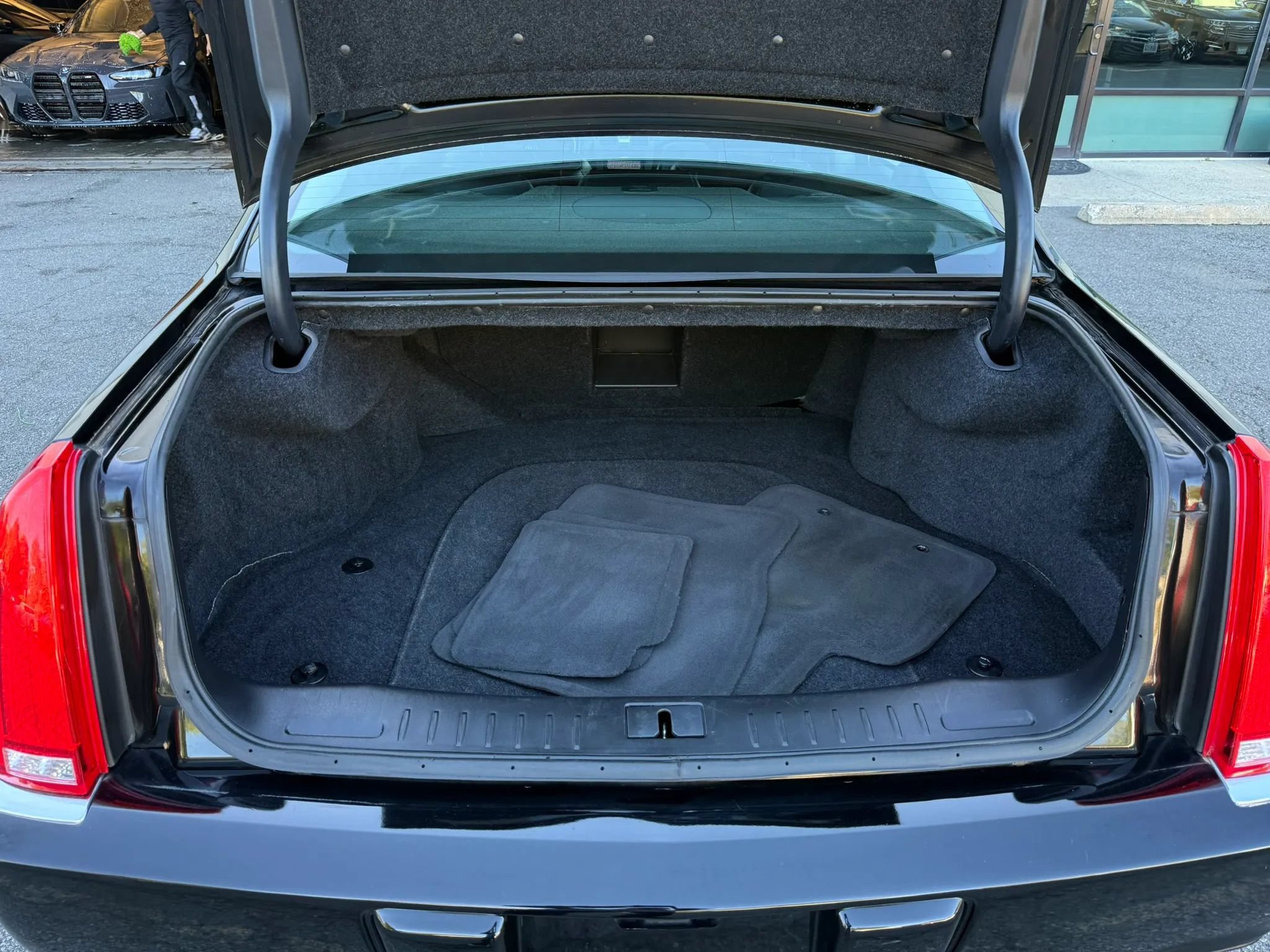 Used 2011 Cadillac DTS FWD image 30